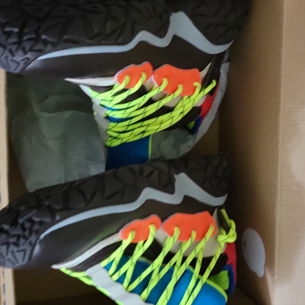 Champion. .Size 12 Mens. Multicolor - Picture 9 of 11